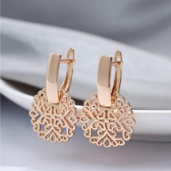 🌟SALE🌟Rose Gold Plated Geometric Dangle Earrings - Picture 1 of 7
